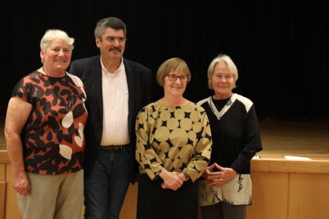 Vizebürgermeister mit Künstlerin
