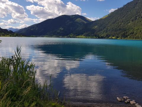 Malerischer Bergsee in den Alpen