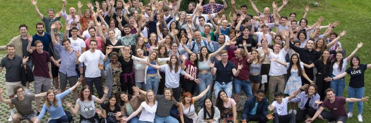 Gruppenaufnahme aller Kongressteilnehmer